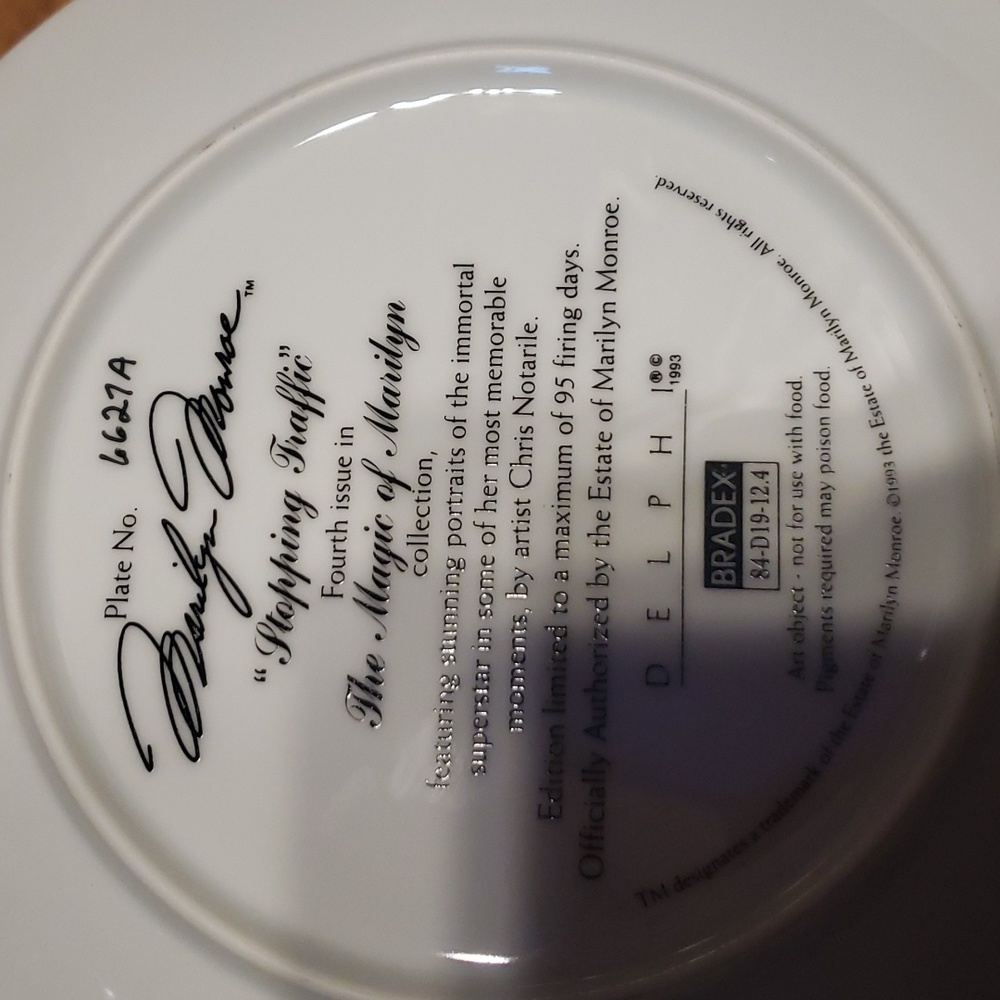 Marilyn Monroe Plates Rising Star and Stopping Traffic-Orig Box Cert of Auth - Picture 4 of 7